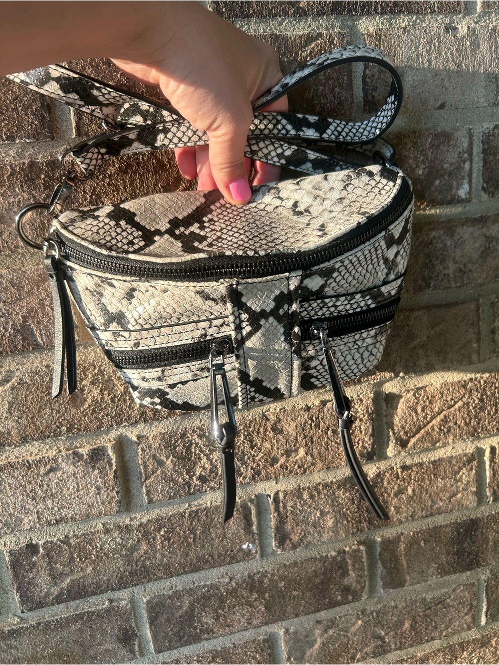 EUC Jessica Simpson Snake-Print Crossbody/Belt Bag/Fanny Pack in Black & White